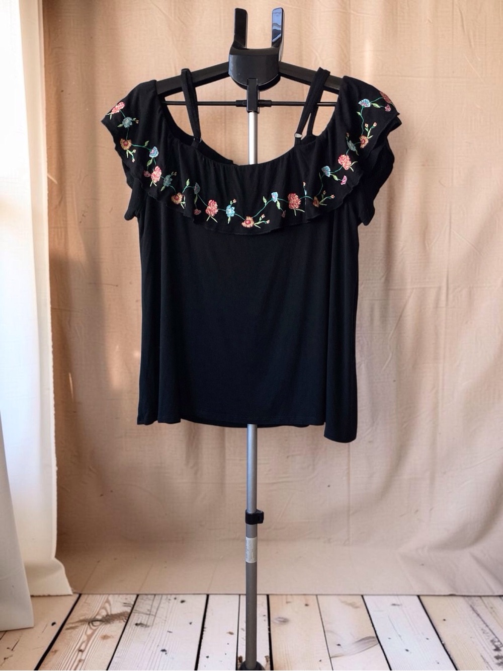 Torrid Super Soft Cold Shoulder Floral Embroidered Top 00